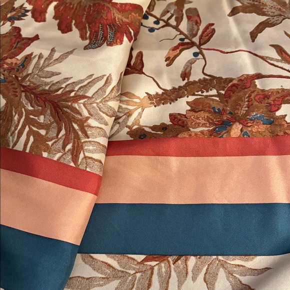 Weekend MaxMara Onesto Abstract Floral Pure Silk Scarf - Picture 4 of 7